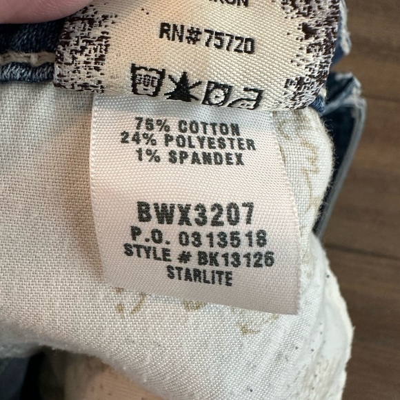 BKE Starlite Denim Shorts Size 28 Very Gently Worn - Picture 5 of 6